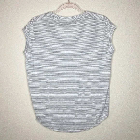 Athleta Cloudlight Stratus Short Sleeve Lightweight Striped Athletic Tee Size XS - Picture 3 of 4